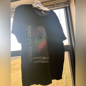Ariana grande sweetener merch size XL